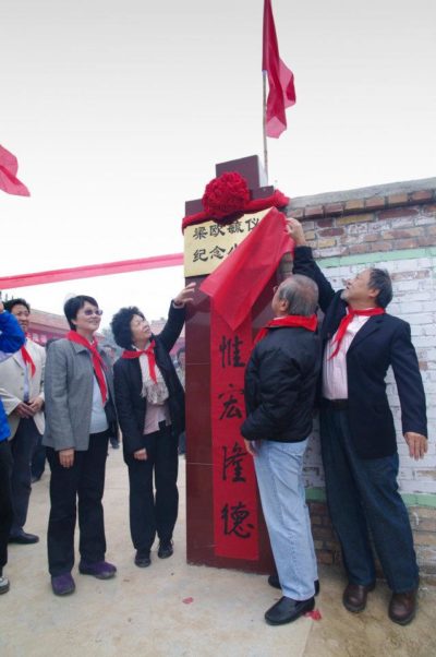 314364_287707427923666_691030250_n