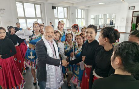 10 和演出同學合影